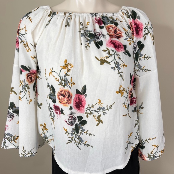 - Tops - OFF THE SHOULDER boho floral blouse M cream
